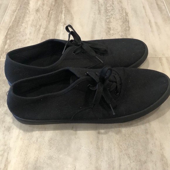 Black canvas shoes - Picture 2 of 4